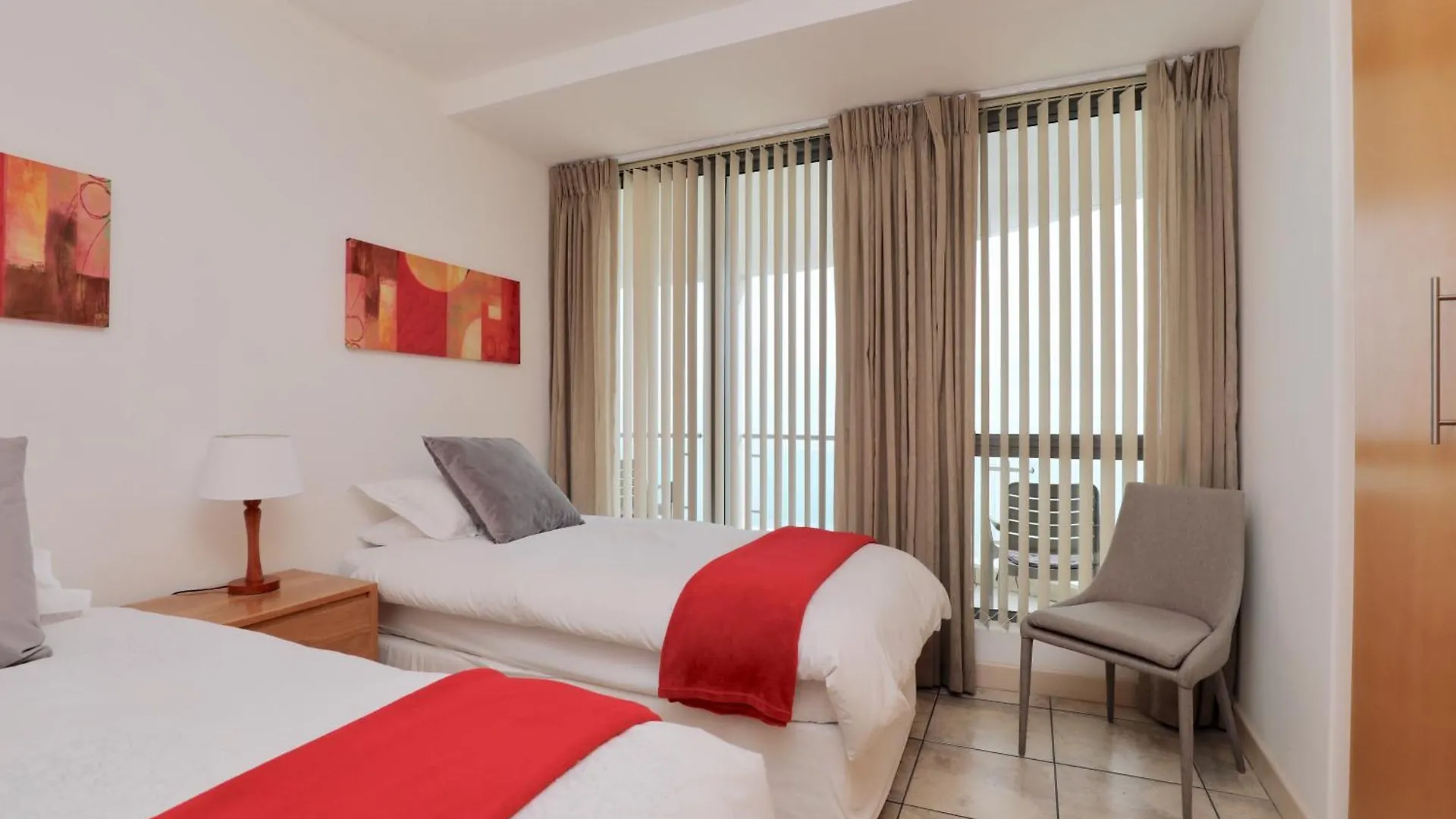 Hibernian Towers 1305, Luxury Sea-Front Apartment Strand