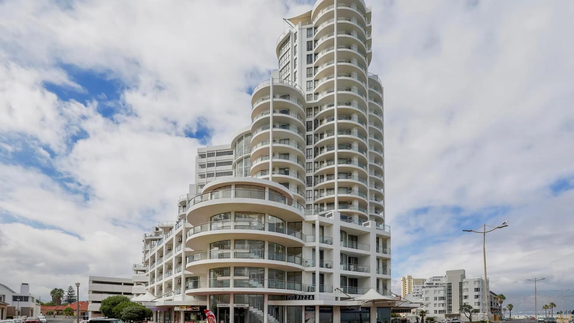 Hibernian Towers 1305, Luxury Sea-Front Apartment Strand