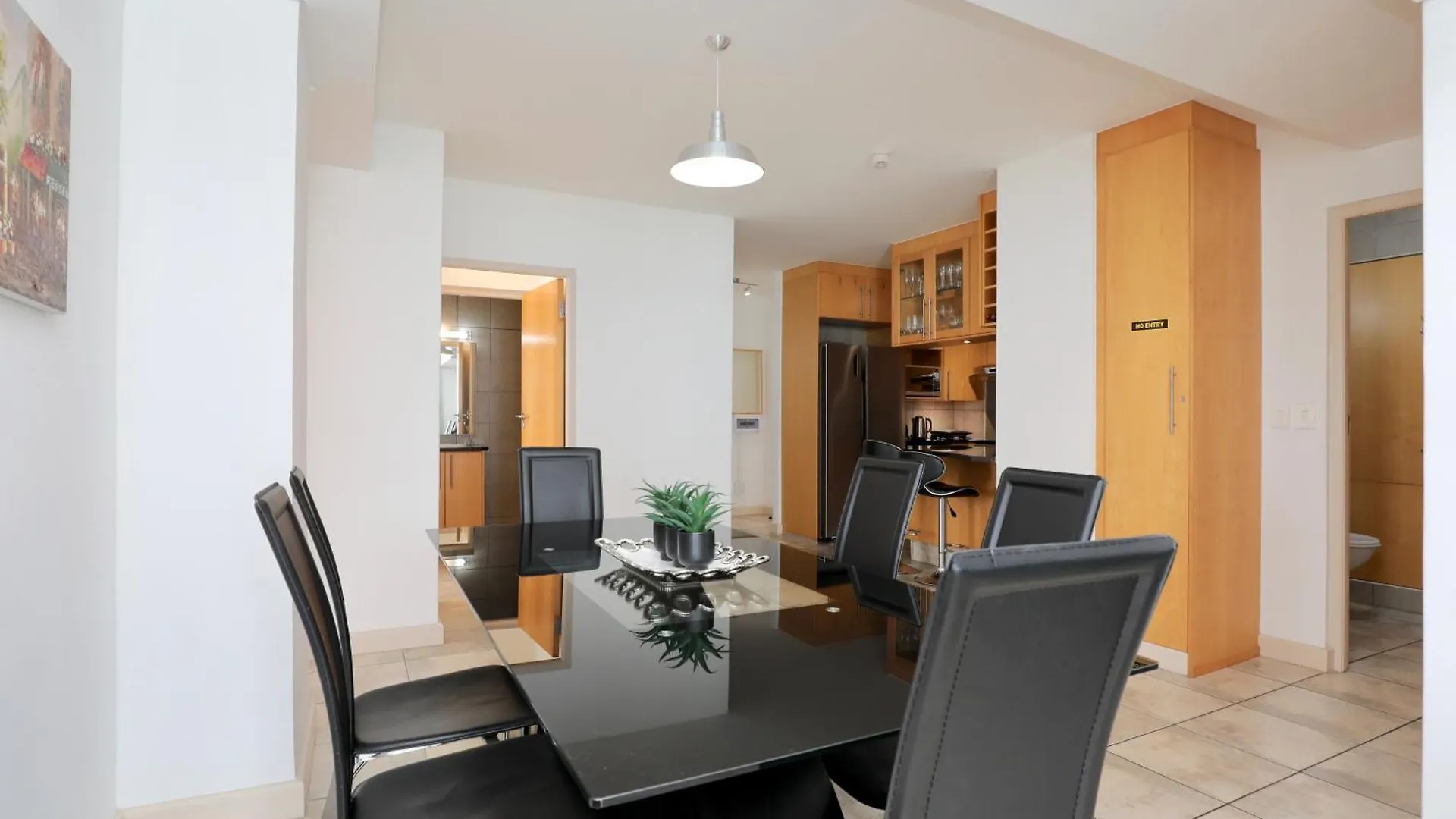 Hibernian Towers 1305, Luxury Sea-Front Apartment Strand 0*,  Sudáfrica